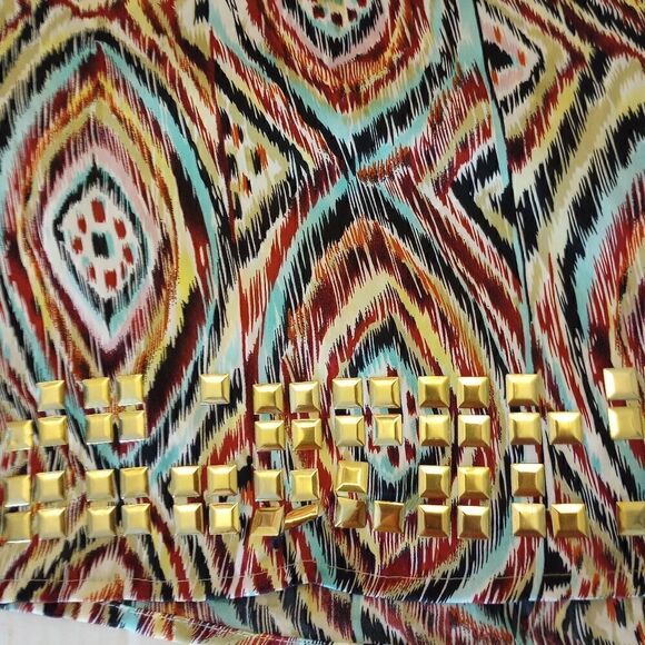 BCBG MAXAZRIA short sleeve blouse with gold stud accent - Picture 5 of 9